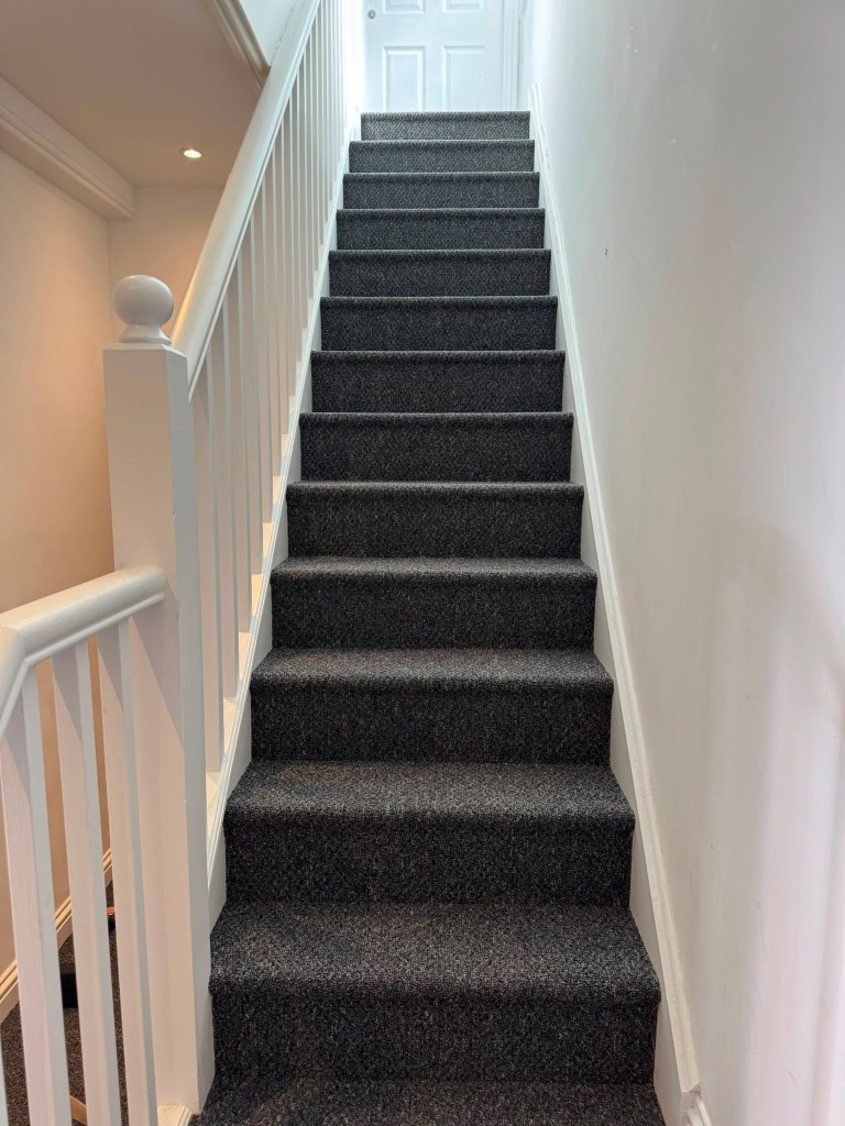Lot: 113 - SIX FLATS FOR INVESTMENT - New carpet fitted up the stairs at James House
